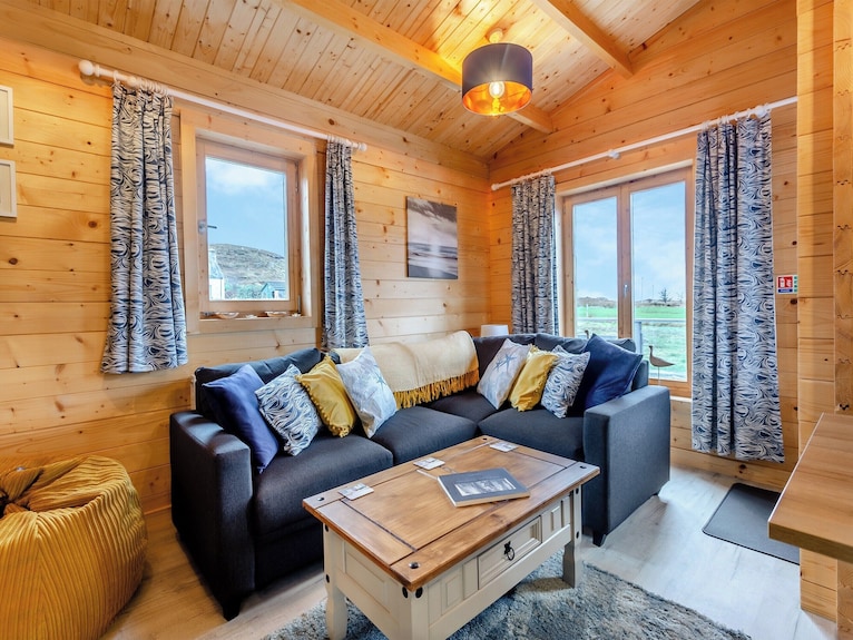 Seashell Lodge Is Located In Gairloch With Views Over The Sea And Beyond. - Skye