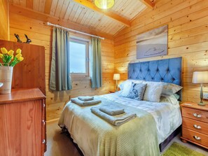 3 bedrooms, free WiFi, bed sheets - Seashell Lodge is located in Gairloch with views over the sea and beyond. (Opinan, near Gairloch)