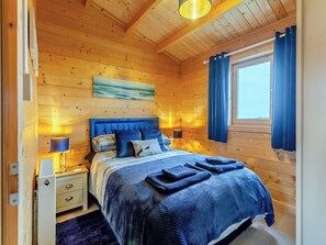 3 bedrooms, free WiFi, bed sheets - Seashell Lodge is located in Gairloch with views over the sea and beyond. (Opinan, near Gairloch)