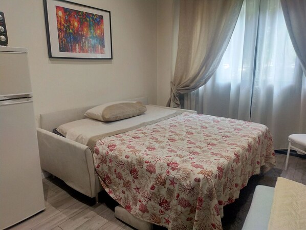 2 bedrooms, iron/ironing board, free WiFi, bed sheets