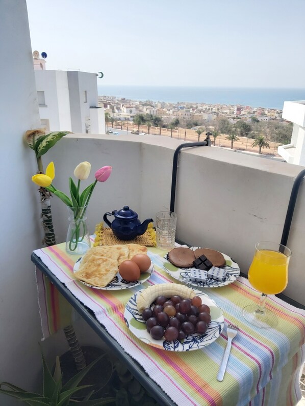 Outdoor dining - Bel Appartement au bon Endroit (Agadir)