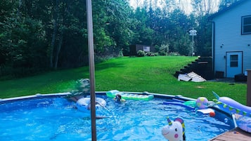Utomhuspool och uppvärmd pool