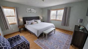 4 bedrooms, in-room safe, desk, iron/ironing board