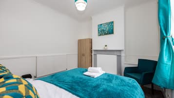 3 bedrooms, WiFi (free), bed sheets