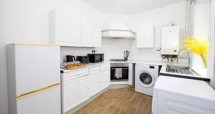 Cosy Four Bedroom Terrace Rishton