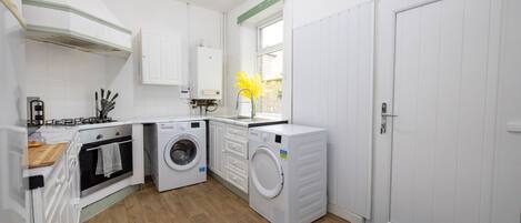 Coffee/tea maker, fridge, microwave, oven
