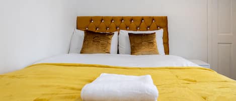 3 bedrooms, WiFi (free), bed sheets