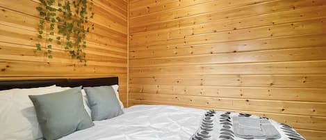 2 bedrooms, WiFi (free), bed sheets