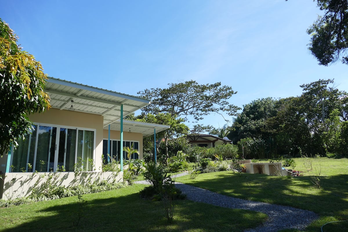 Panoramic-Bungalow | 1 Schlafzimmer, Zimmersafe, individuell dekoriert