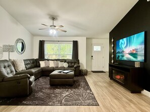 Smart TV, fireplace - Ocala Oasis on Pecan Road (Ocala)