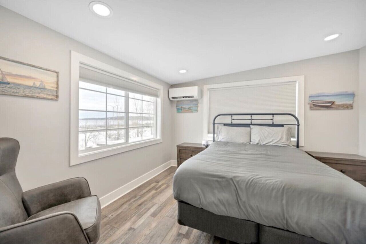 2 多间卧室、办公桌、熨斗/熨衣板、旅行婴儿床