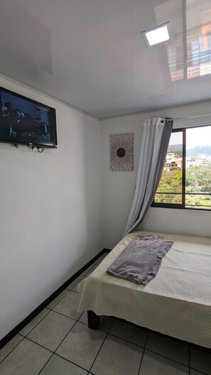 2 室のベッドルーム、アイロン / アイロン台、WiFi、ベッドシーツ