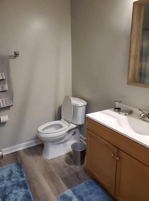 タオル、石鹸、シャンプー、トイレットペーパー