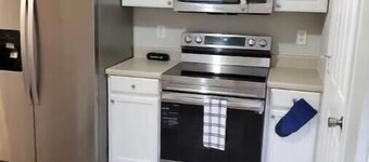 Beautiful 3/2 Home. Walking distance from Coliseum.