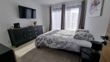 1 bedroom, bed sheets