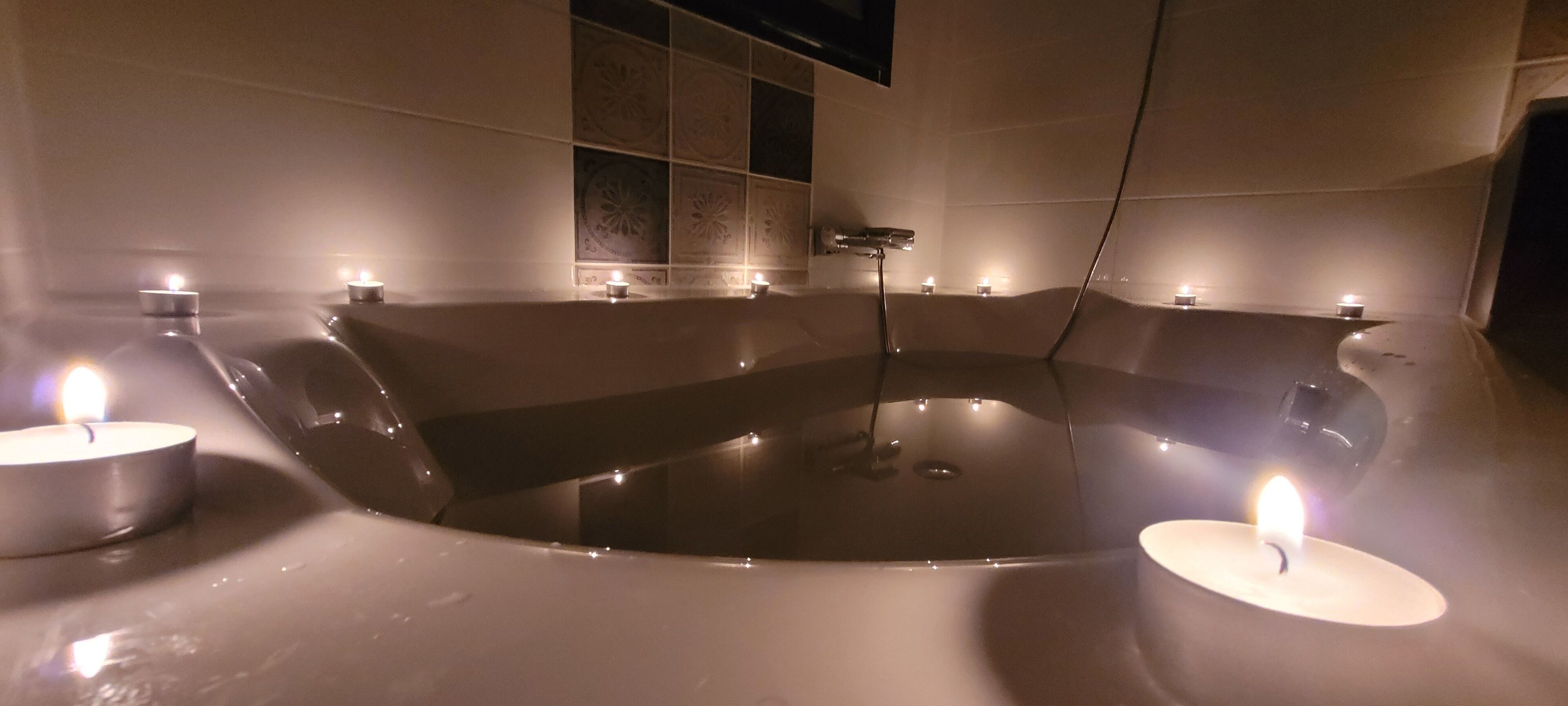 Towels, soap, shampoo, toilet paper