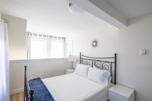 1 soverom, strykejern/-brett, wi-fi (inkludert) og sengetøy