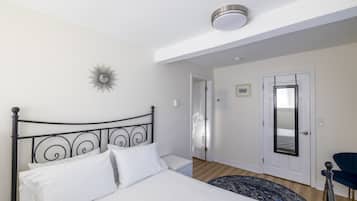 1 habitación, tabla de planchar con plancha, wifi gratis y ropa de cama