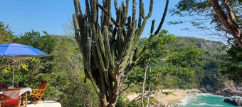 Hidden small house over Playa La Mina and stunning views of the Pacific Ocean