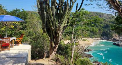 Hidden small house over Playa La Mina and stunning views of the Pacific Ocean
