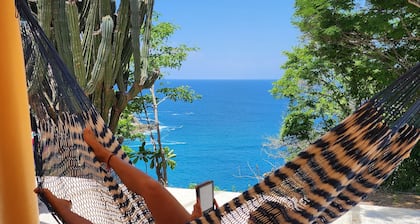Hidden small house over a stunning view of the Pacific Ocean and Playa La Mina