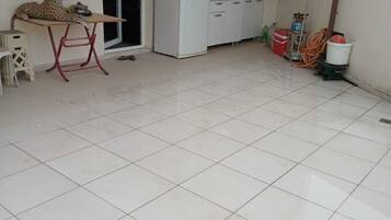 Kamar Basic | Teras/patio