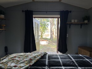 Hytte | Skrivebord og sengetøy