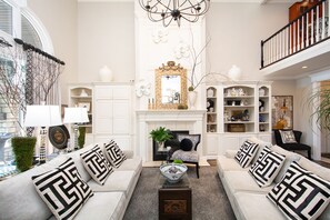 Smart TV, fireplace - PGA elegant large home with lux outdoor porch and patio (Prospect)