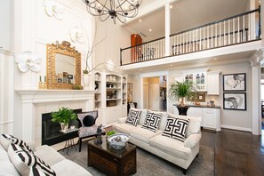 Smart TV, fireplace - PGA elegant large home with lux outdoor porch and patio (Prospect)