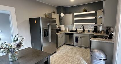 Bungalow that is less than 20 mins away from Birmingham downtown attractions!