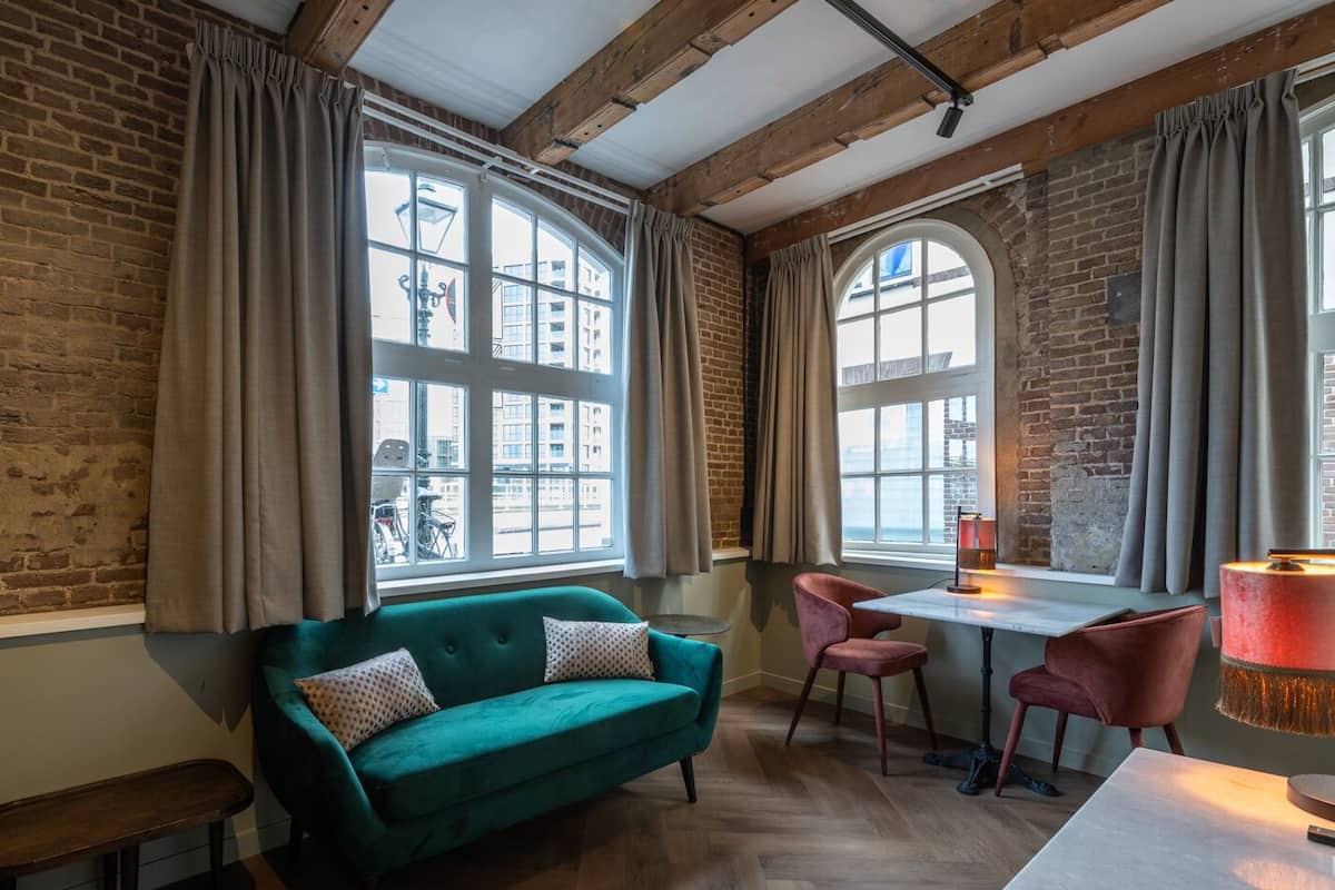 City Studio Suite | 1 bedroom, in-room safe, free WiFi, bed sheets