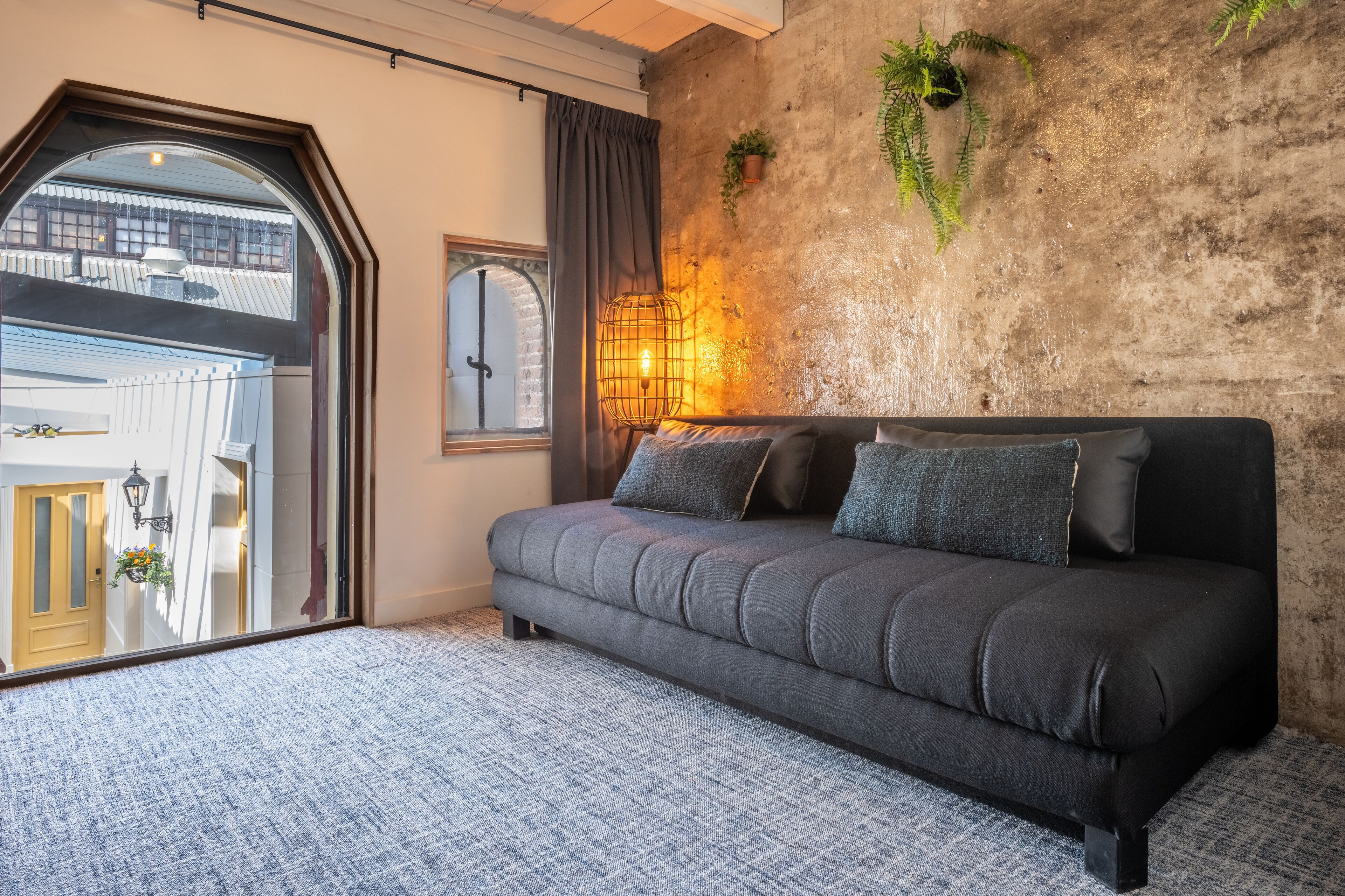 Familie loft | Woonruimte | Een 50-inch smart-tv met kabelzenders, Netflix en streamingdiensten