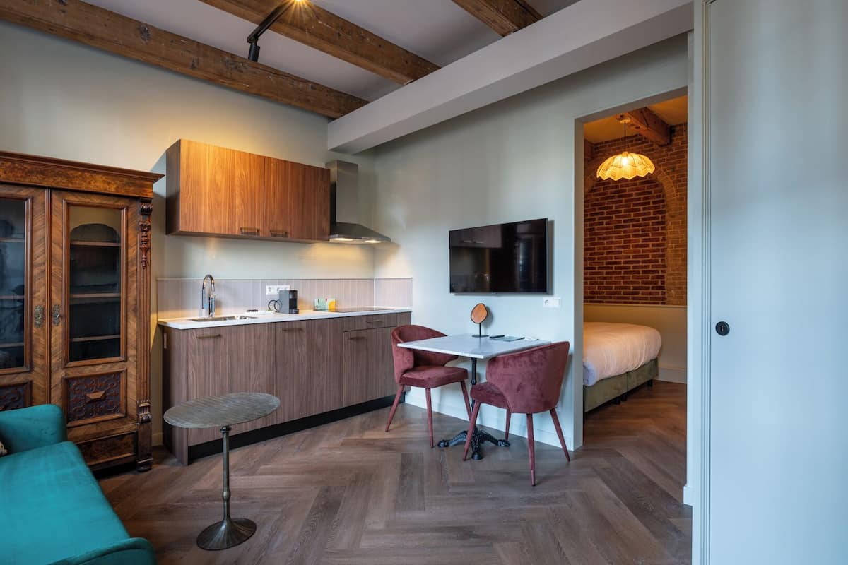 City Studio Suite | Living area | 50-inch Smart TV with cable channels, Netflix, streaming services