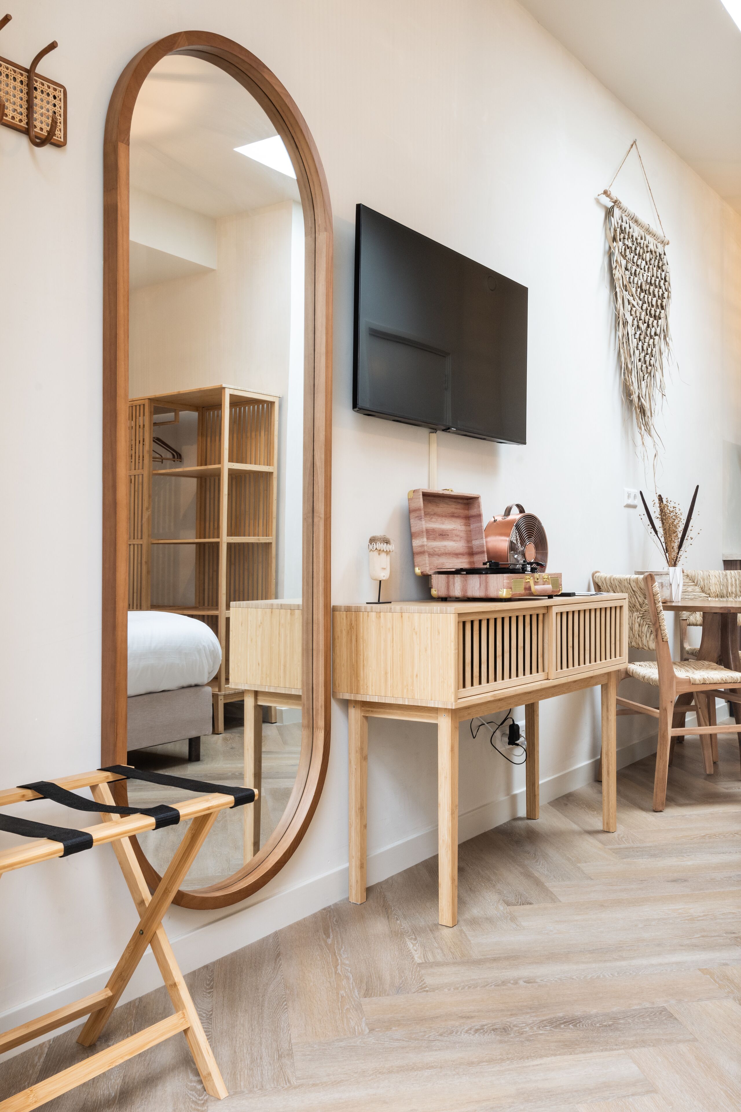 Quarto casal | Área de estar | Smart TV 50 polegadas com canais a cabo, Netflix, serviços de streaming