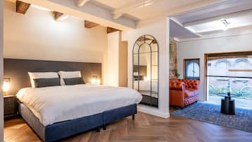 Deluxe Loft | 1 bedroom, in-room safe, free WiFi, bed sheets