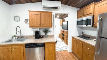 Refrigerador, microondas, parrilla de estufa y lavavajillas