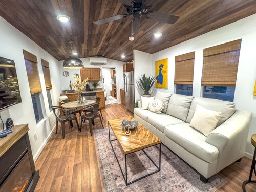 Little Black Cabin in the Oaks