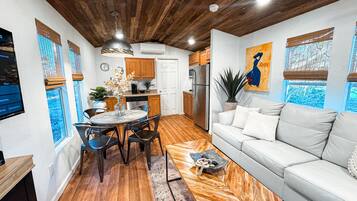 Smart TV, fireplace