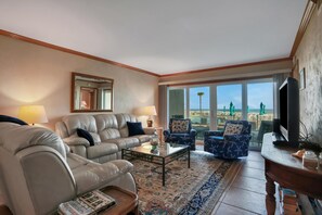 TV - Steps from the sand, Walk out, High end vacation home (Saint Augustine Beach Florida)