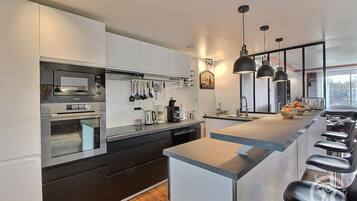 Fridge, microwave, oven, stovetop