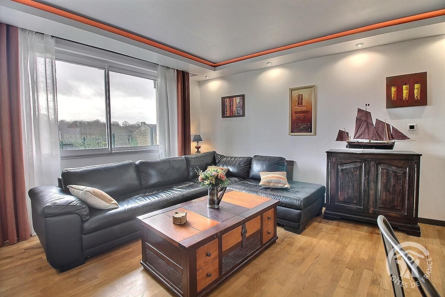 Televisie, een dvd-speler en boeken