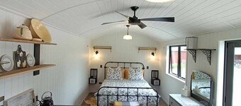 Galloway Getaway: Rural serenity, adventure & local charm await. Pet Friendly!