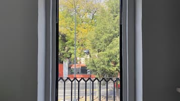 經濟雙人房, 露台, 城市景 | 高級寢具、房內夾萬、遮光窗簾/窗簾、熨斗/熨衫板