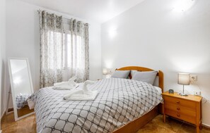 2 bedrooms, free WiFi - Cozy apartment in Torrevieja with swimming pool (Torrevieja)