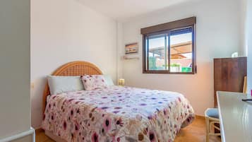 2 slaapkamers, een strijkplank/strijkijzer, gratis wifi, beddengoed