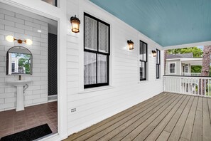 Terrace/patio - Modern Living in Thomas Square! Centrally located to Downtown & Tybee Island! (Savannah)