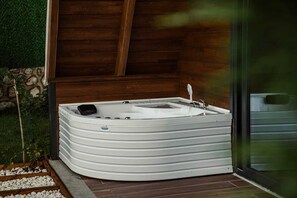 Deluxe Bungalow | Bathroom | Separate bathtub and shower, jetted bath, hydromassage showerhead - Alis Paradise Sapanca (Sapanca)