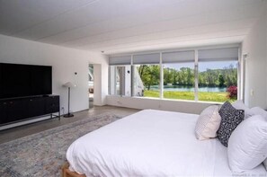 3 Schlafzimmer, Schreibtisch, Bügeleisen/Bügelbrett, Reisekinderbett