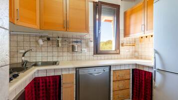 Frigorifero, piano cottura, lavastoviglie