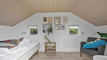 3 bedrooms, travel crib, free WiFi